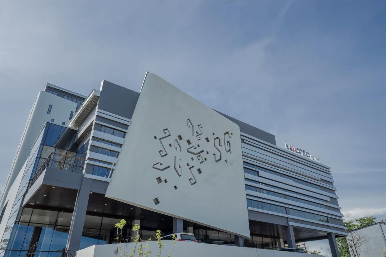Luwansa Hotel And Convention Center 마나도 외부 사진