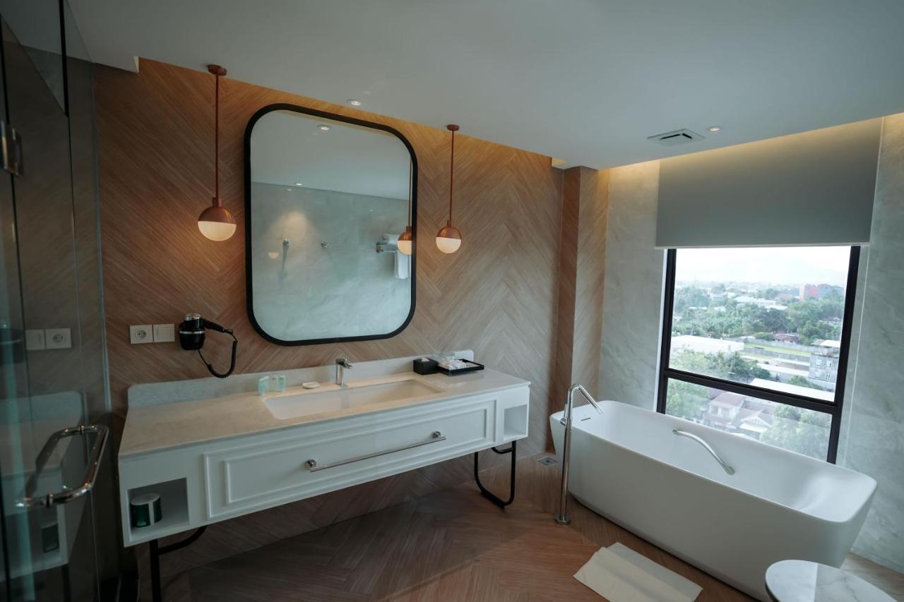 Luwansa Hotel And Convention Center 마나도 외부 사진